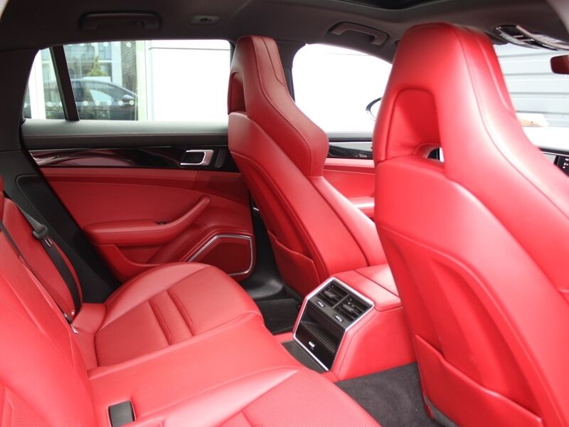 More views of Porsche Panamera