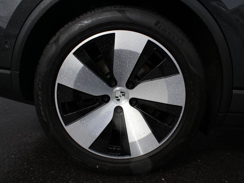 More views of Porsche Macan
