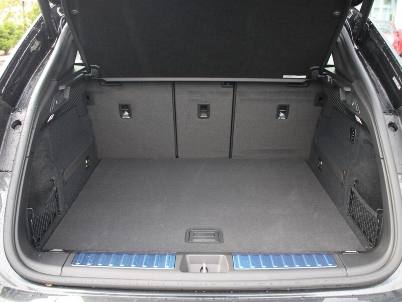 More views of Porsche Macan