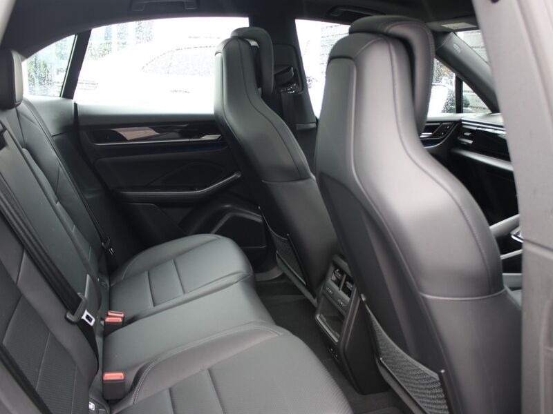 More views of Porsche Macan