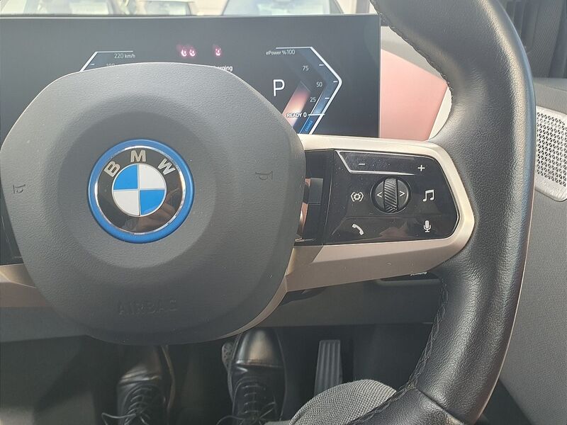 More views of BMW iX