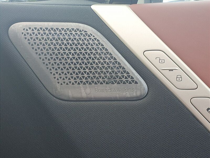 More views of BMW iX