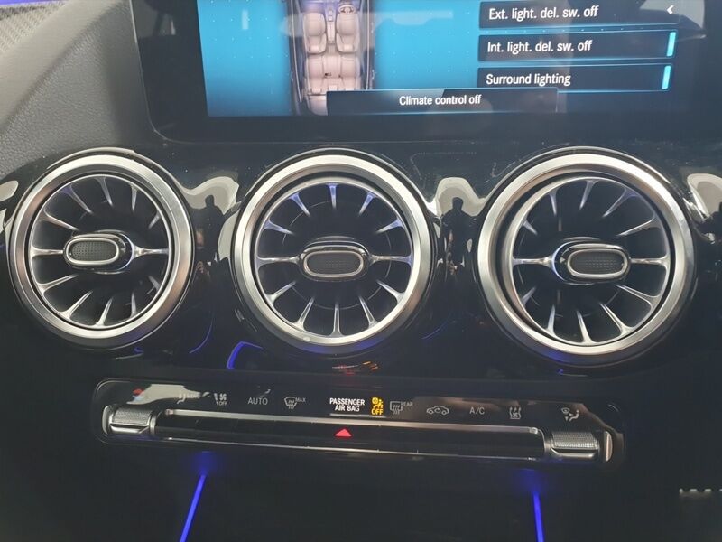 More views of Mercedes-Benz GLA