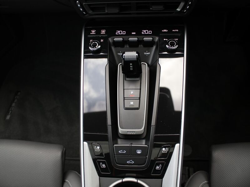 More views of Porsche 911