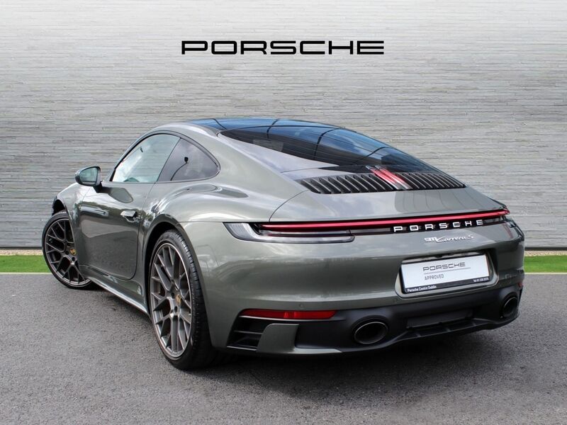 More views of Porsche 911