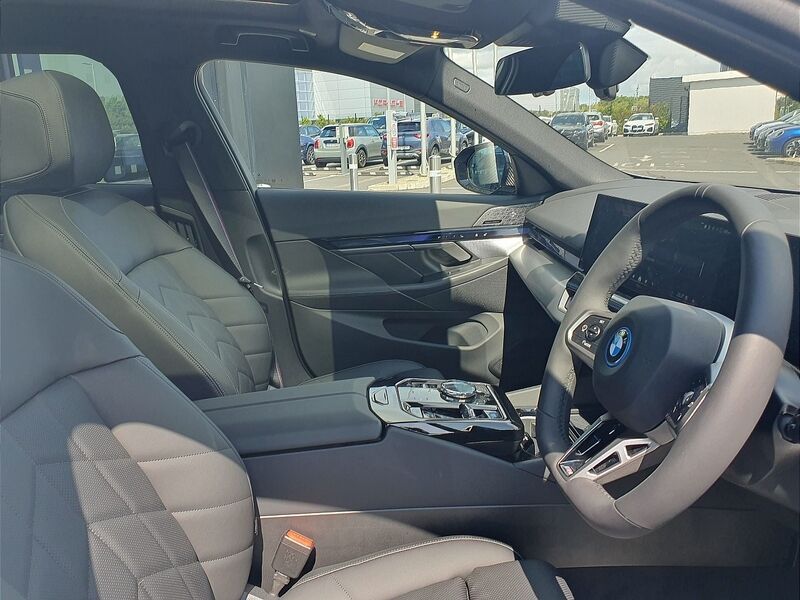 More views of BMW i5