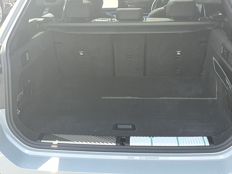 More views of BMW i5