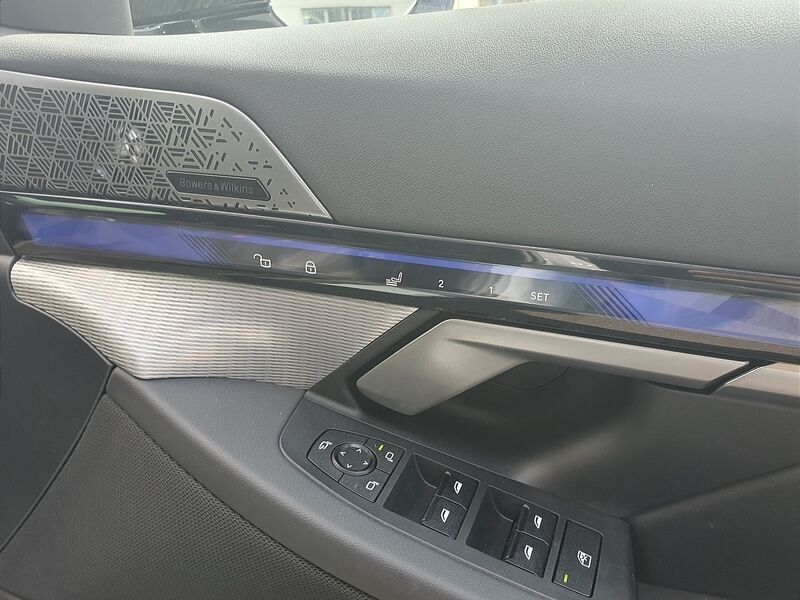 More views of BMW i5