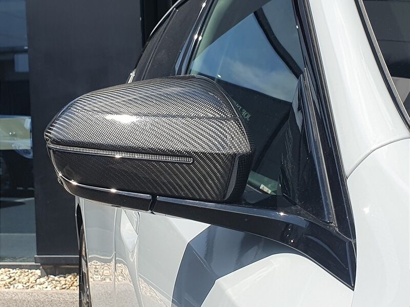 More views of BMW i5