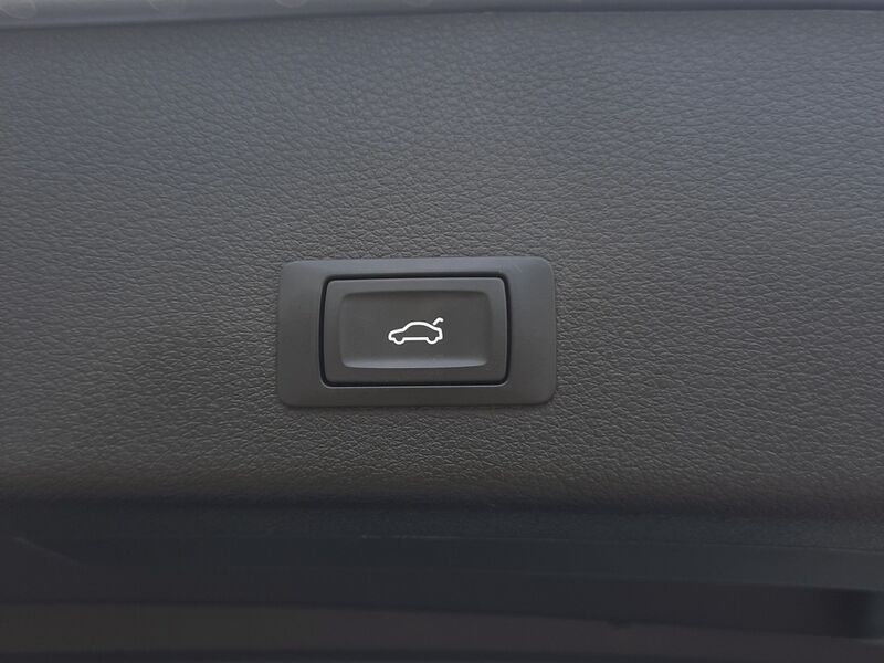 More views of Audi E-Tron