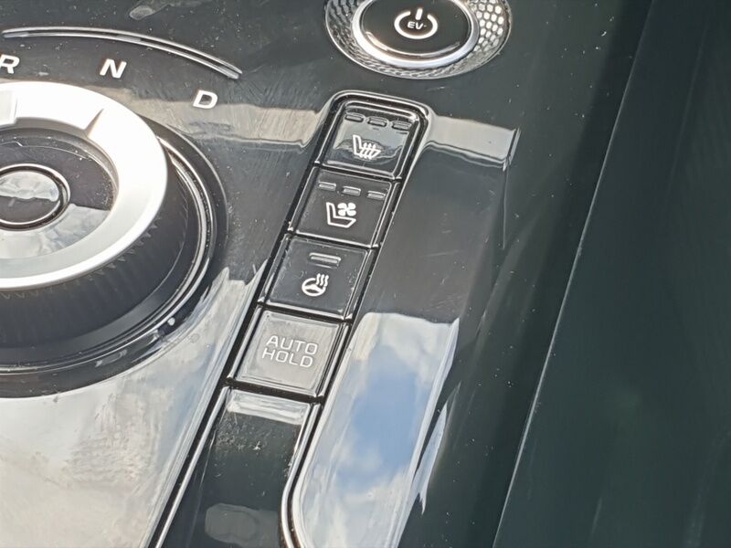 More views of Kia Niro