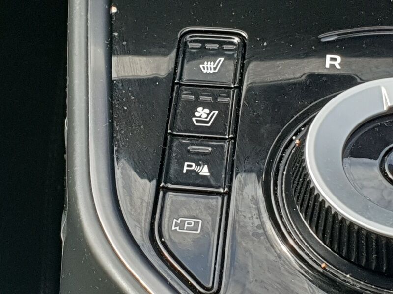 More views of Kia Niro
