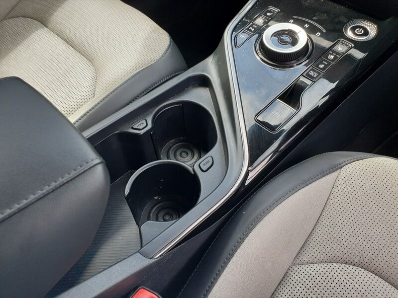 More views of Kia Niro