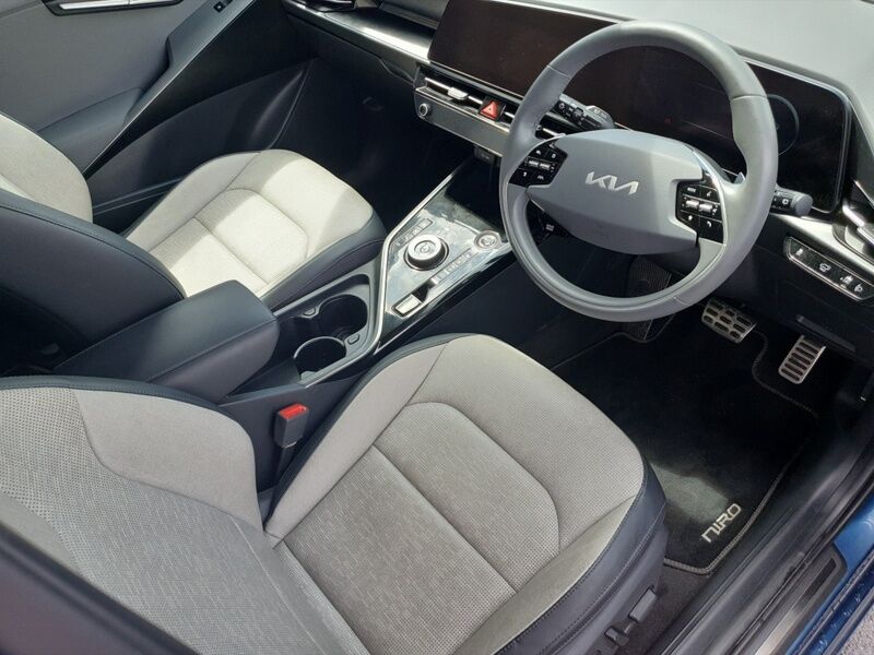 More views of Kia Niro