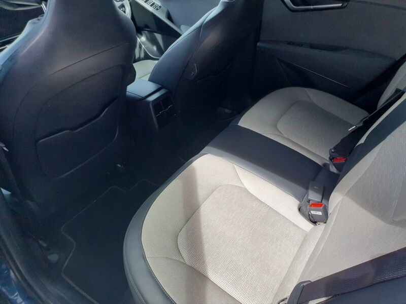 More views of Kia Niro
