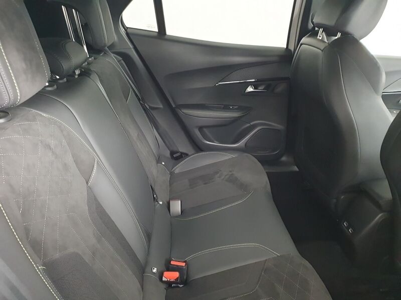 More views of Peugeot 2008