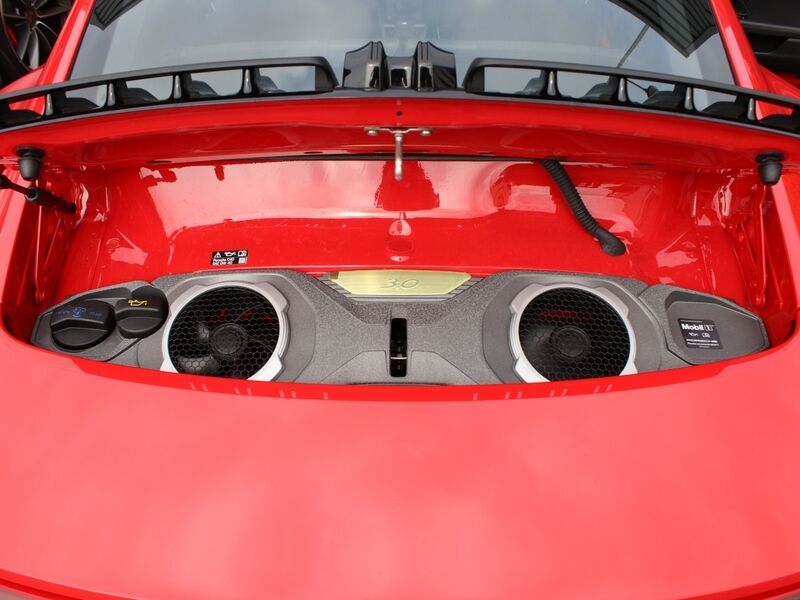 More views of Porsche 911