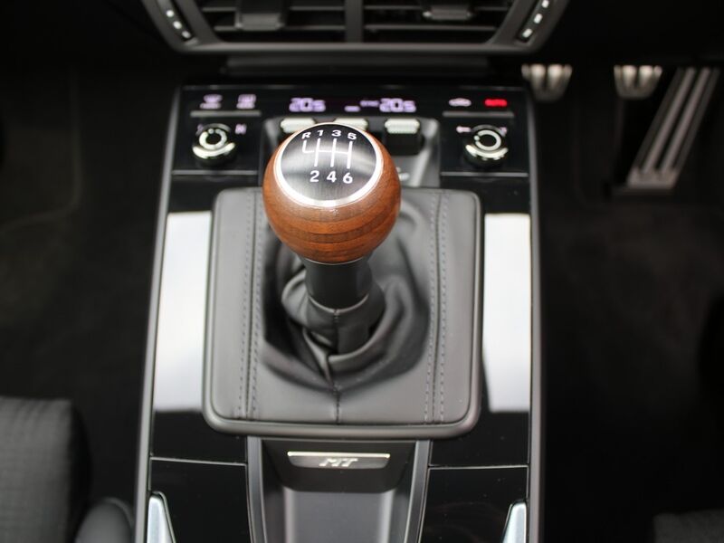 More views of Porsche 911