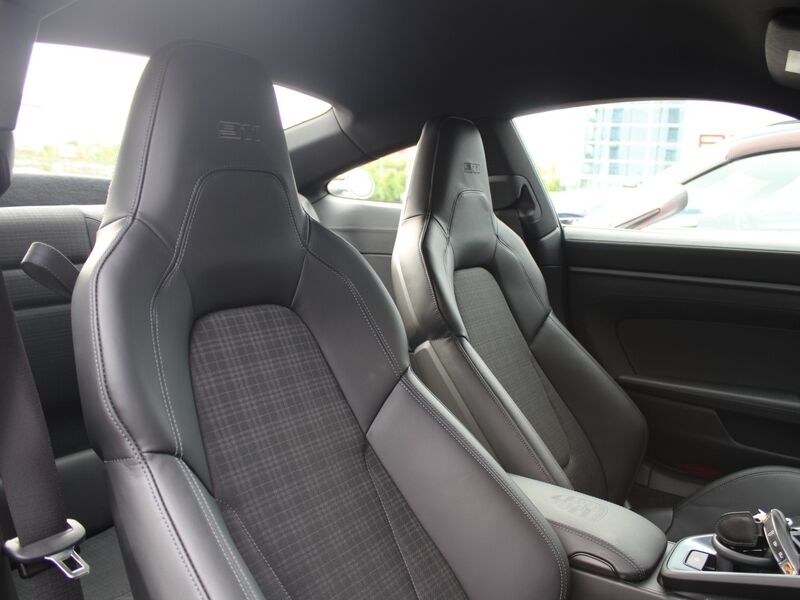 More views of Porsche 911