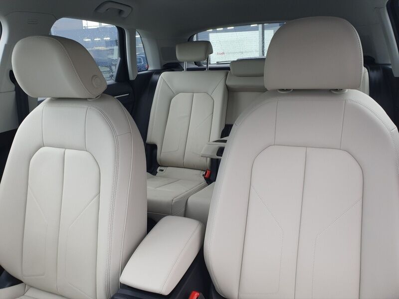More views of Audi Q3