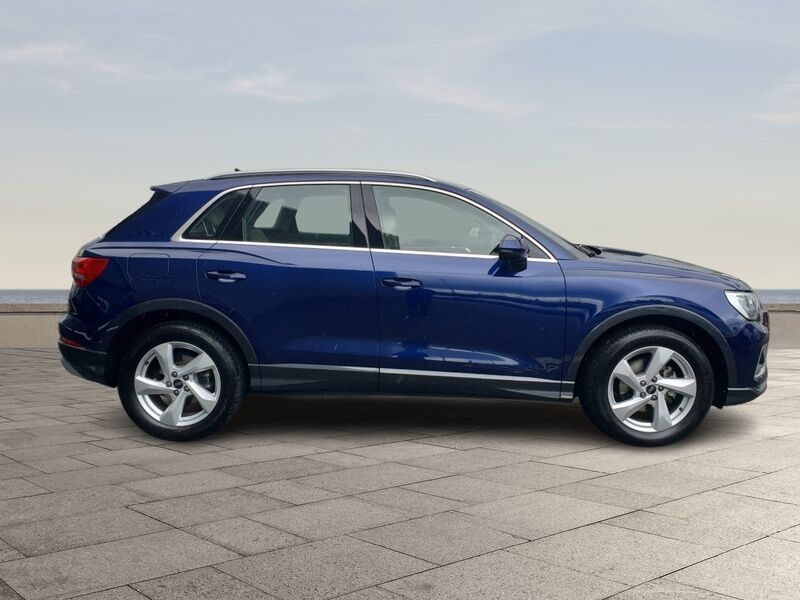 More views of Audi Q3