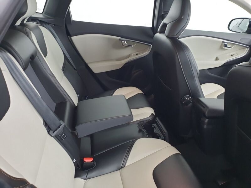 More views of Volvo V40