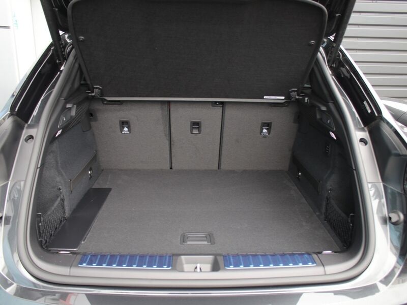 More views of Porsche Macan