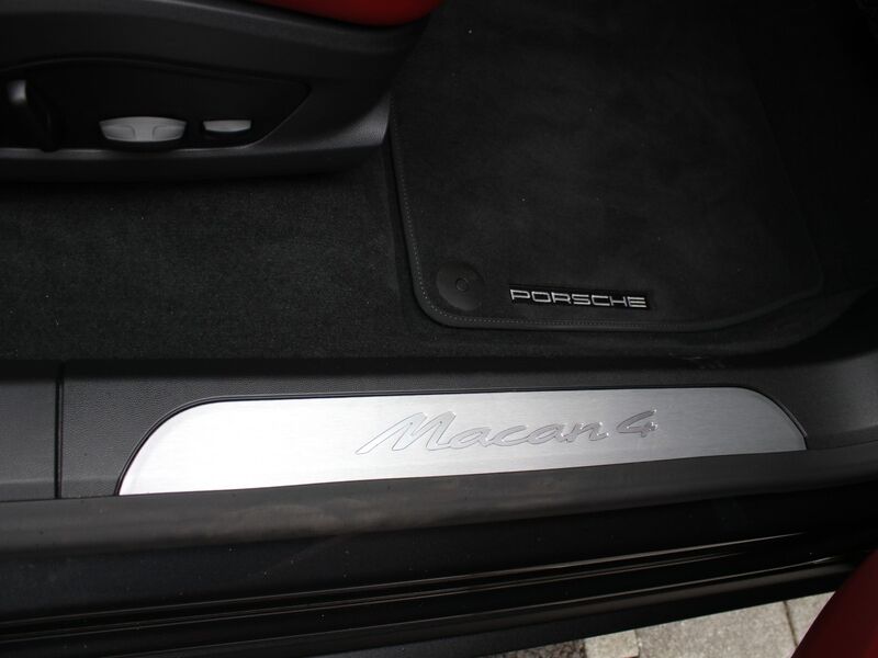 More views of Porsche Macan