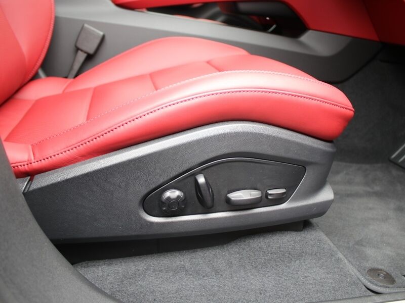 More views of Porsche Macan