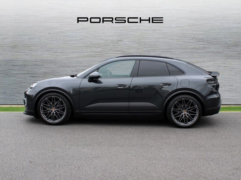 More views of Porsche Macan