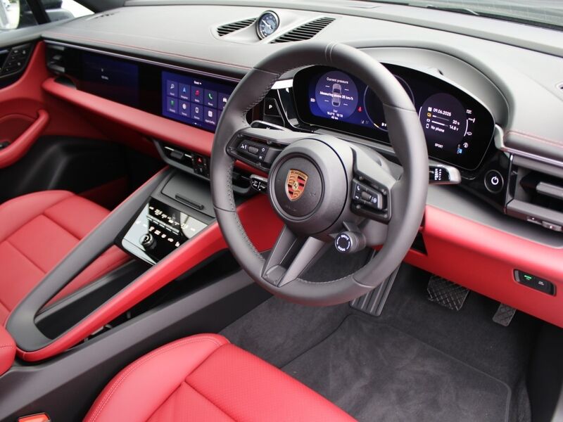 More views of Porsche Macan