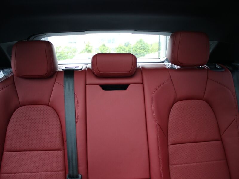 More views of Porsche Macan