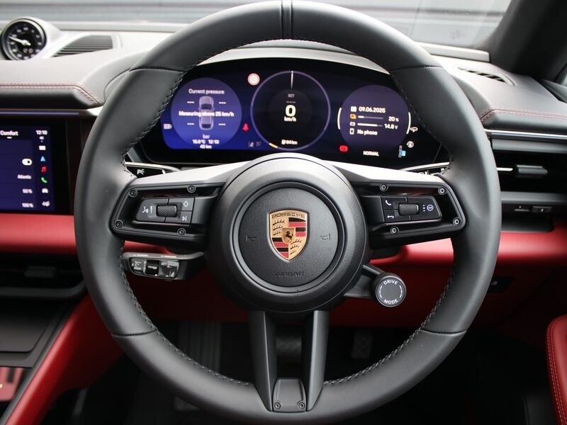 More views of Porsche Macan