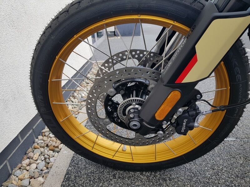 More views of BMW R12