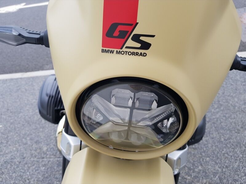 More views of BMW R12