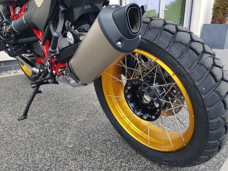 More views of BMW R12