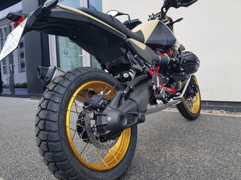 More views of BMW R12