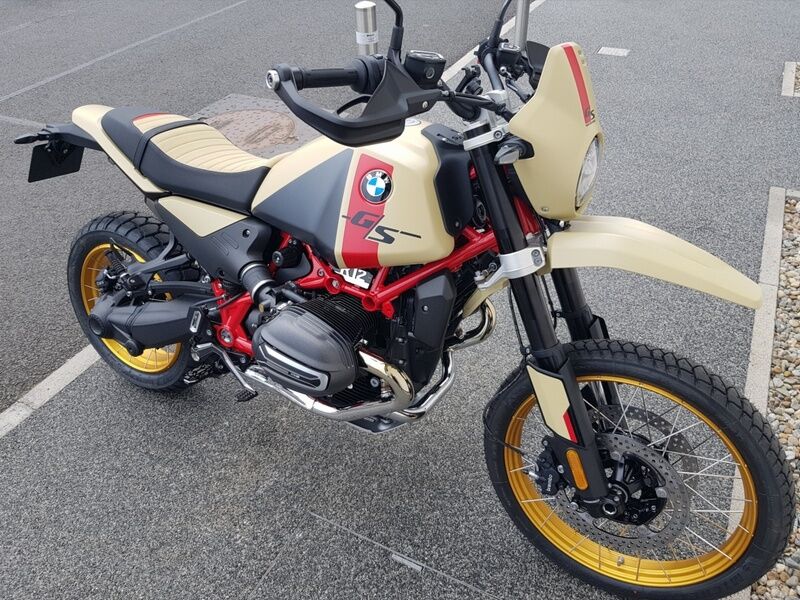 More views of BMW R12