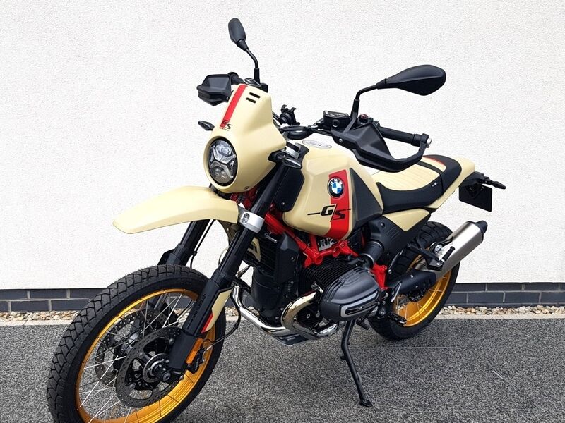 More views of BMW R12