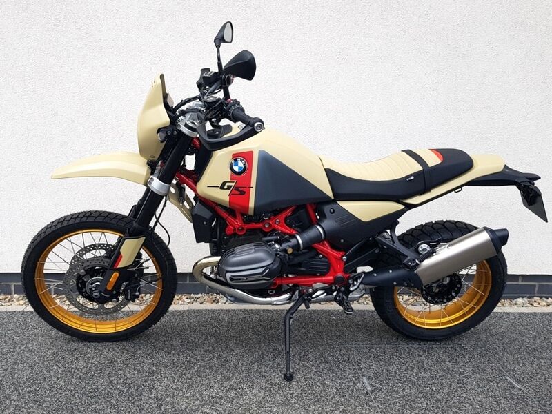 More views of BMW R12