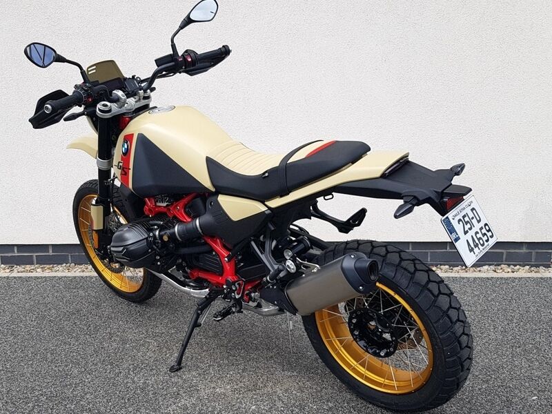 More views of BMW R12