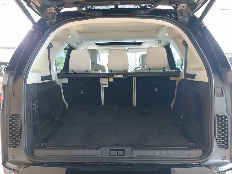 More views of Land Rover Discovery