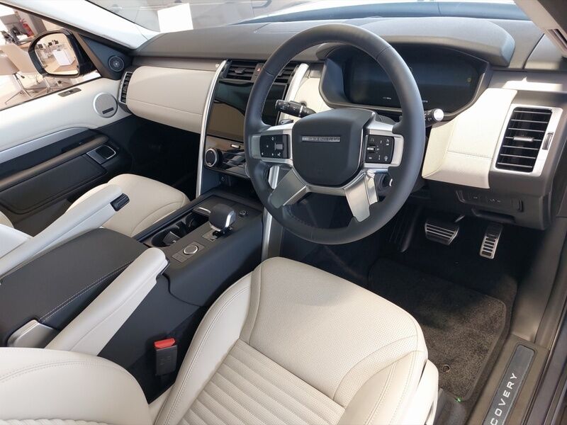 More views of Land Rover Discovery
