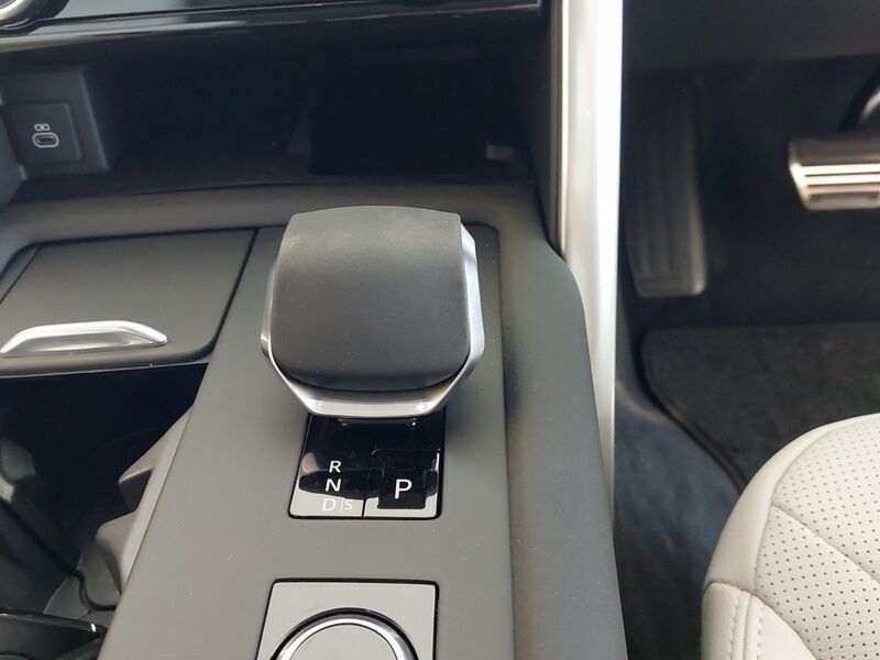 More views of Land Rover Discovery