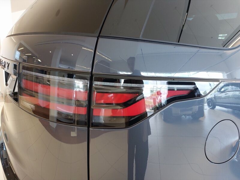 More views of Land Rover Discovery