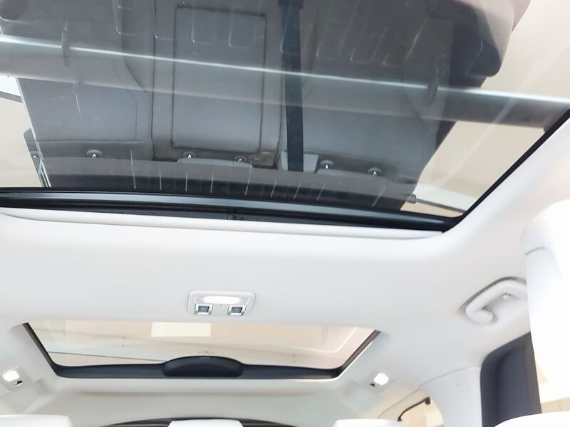More views of Land Rover Discovery