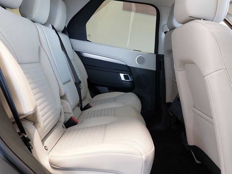 More views of Land Rover Discovery