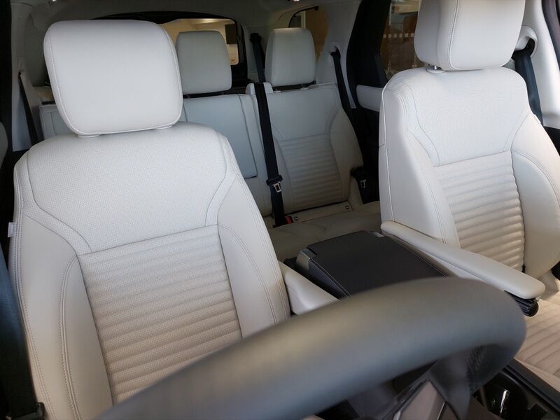 More views of Land Rover Discovery
