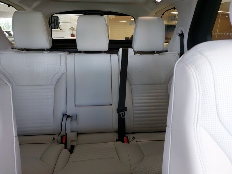 More views of Land Rover Discovery