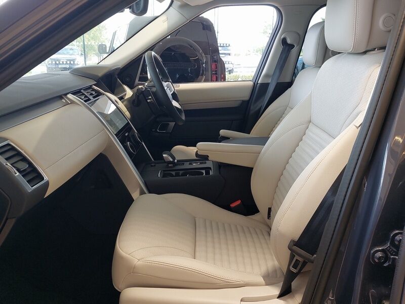 More views of Land Rover Discovery